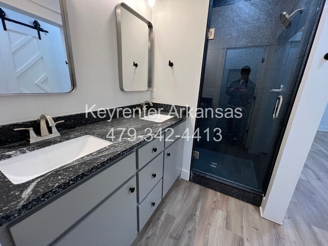 Photo - S Duncan St Duplex Apartment
