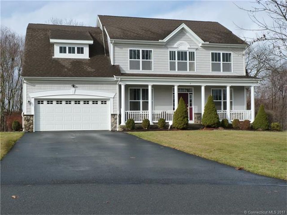 Primary Photo - 4 Bedroom Contemporary Colonial in Brookside