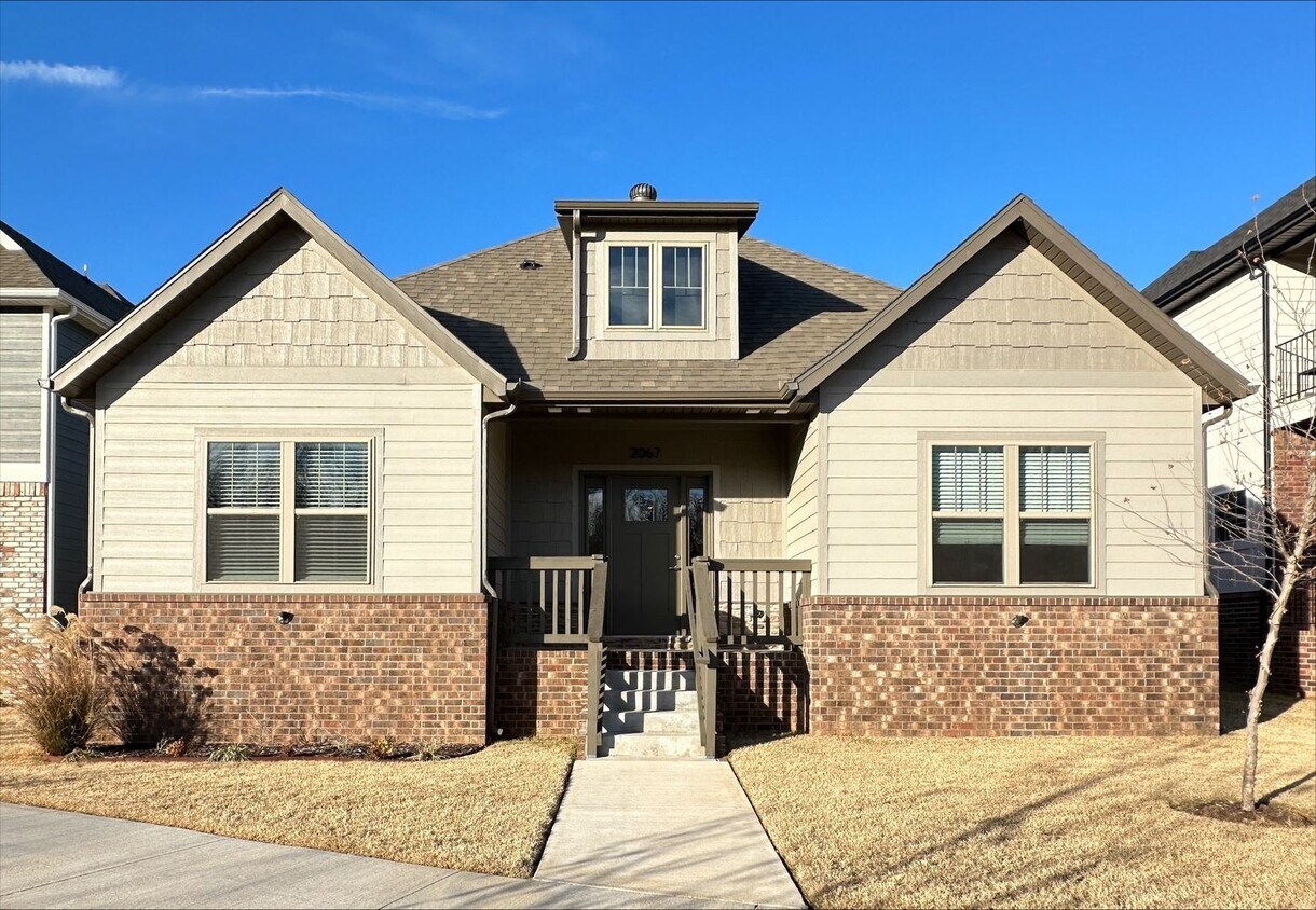 Primary Photo - 2067 N Penelope Ln