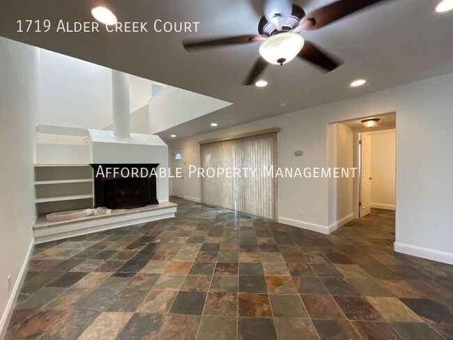 Foto del edificio - 1719 Alder Creek Ct