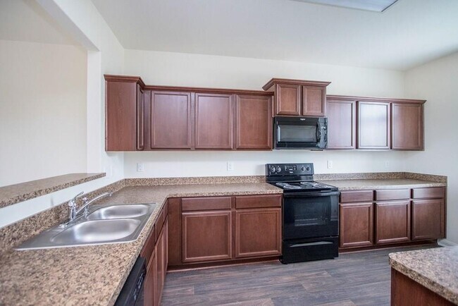Building Photo - 936 Lake View Cir W