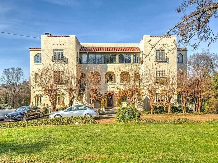 Primary Photo - Charming Two Bedroom Condo in Historic Bui...