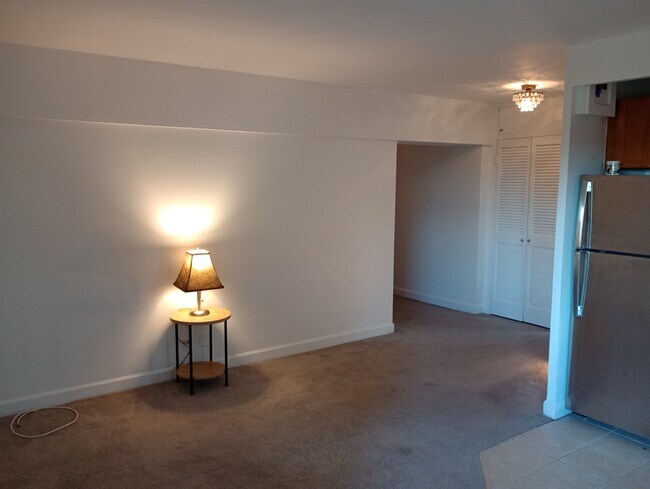 Foto del edificio - 4950 N Marine Dr