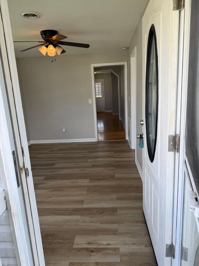 Two bed 1 bath Maryville City Home Available Now - Two bed 1 bath Maryville City Home Available Now