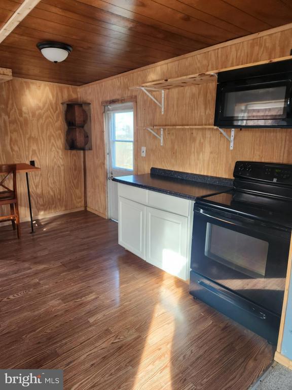 Foto del edificio - 9751 Winchester Ave