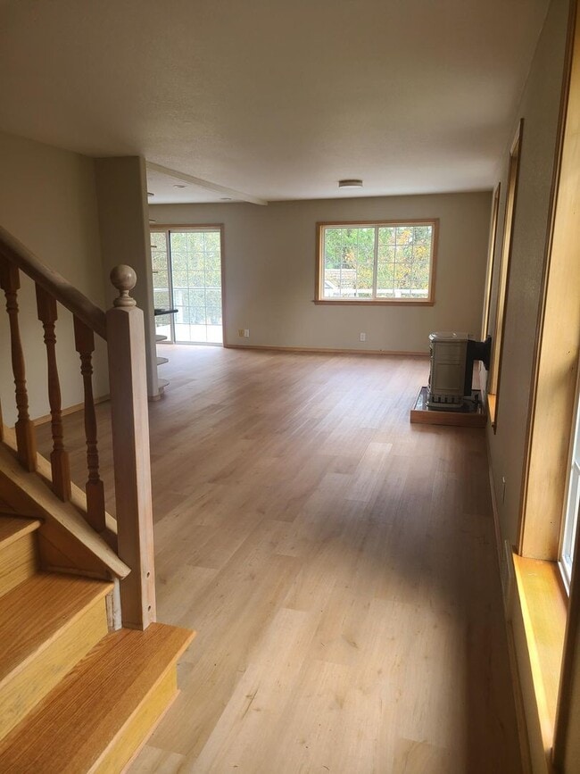 Foto del edificio - Spacious In-Town Home Near the High School