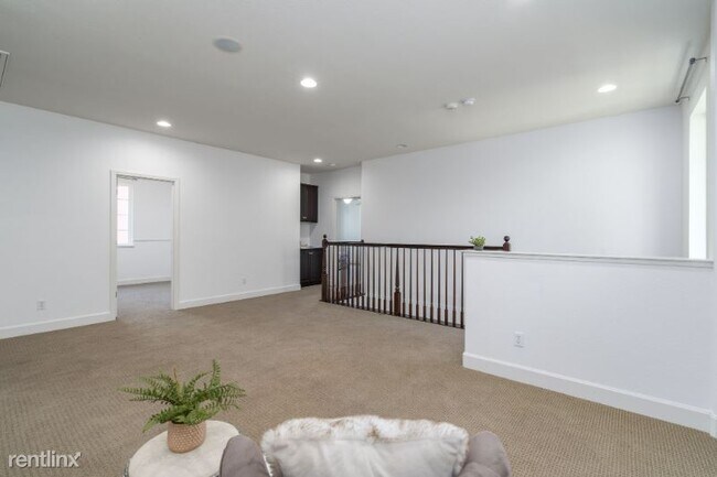 Building Photo - 4 br, 3.5 bath House - 409 W Cupertino Ave