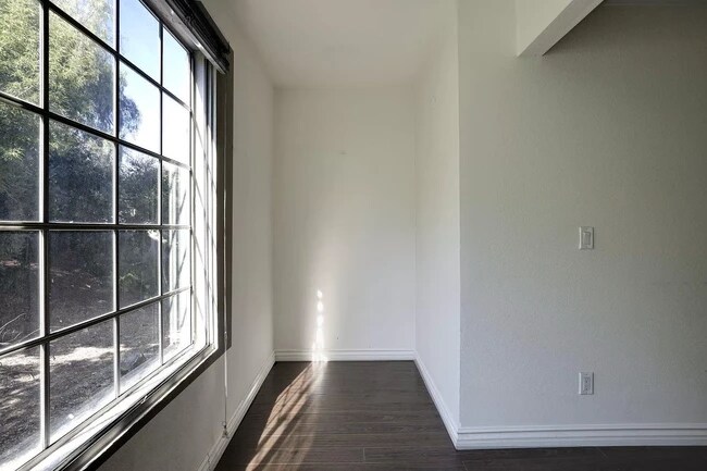 Foto del edificio - 5515 Canoga Ave