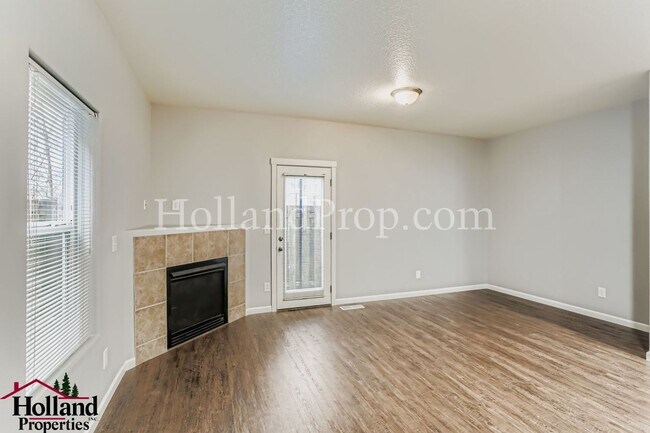 Foto del edificio - Charming Two-Level Home in Great Hillsboro Location!