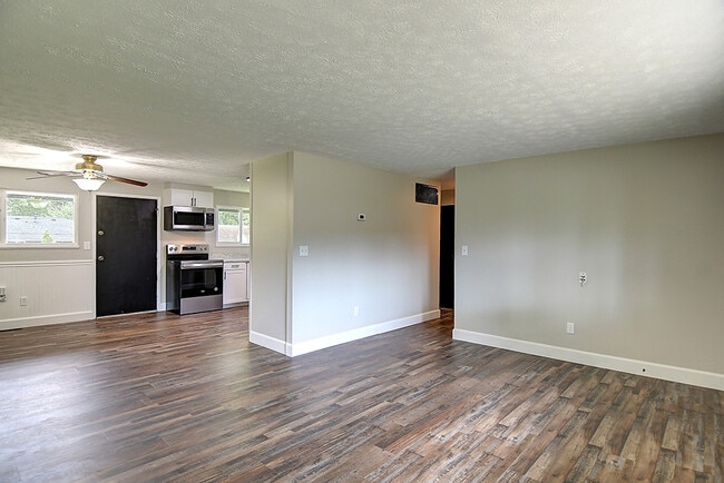 Building Photo - 3813 Utica Dr