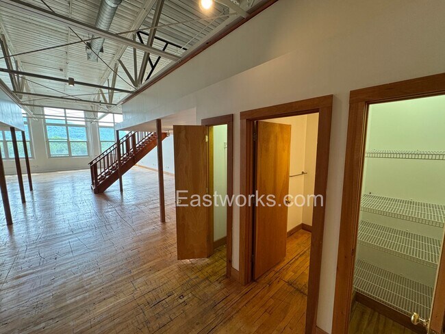 Foto del edificio - Eastworks: Light-filled studio with views ...