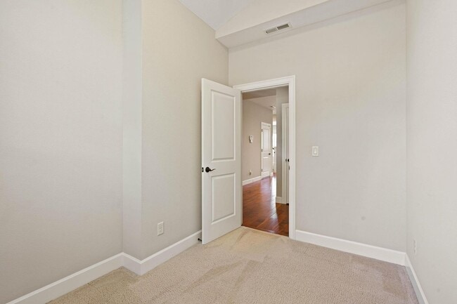 Building Photo - Spacious 4-bdrm/3-bath in North Bethany—Ga...