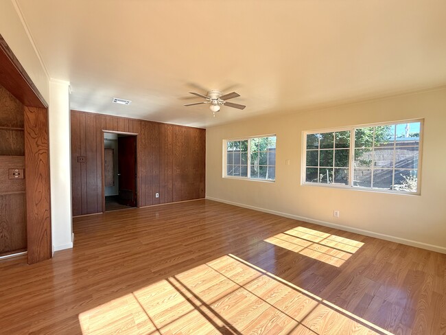 Foto del edificio - 13949 Oval Dr