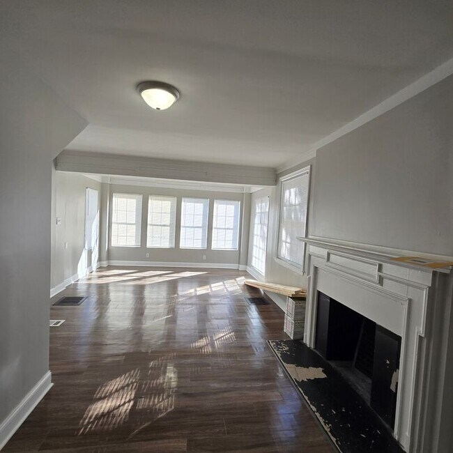 Building Photo - 994 Hale Rd
