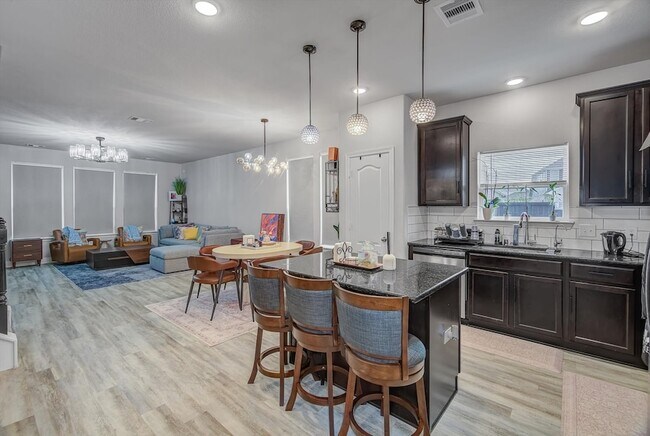 Foto del edificio - 2319 Gentle Breeze Ln