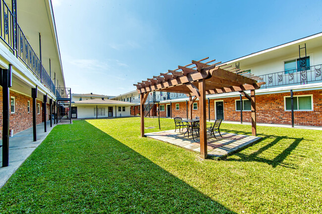 Building Photo - Quail Court Apartments