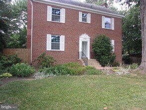 Building Photo - 1114 S Oakcrest Rd