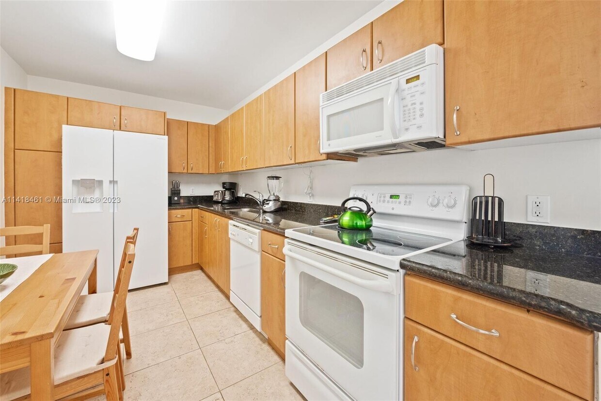 Building Photo - 401 69th St