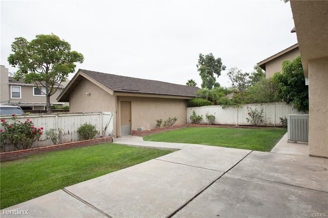 Building Photo - 4 br, 2 bath House - 11 E Yale Loop # 33