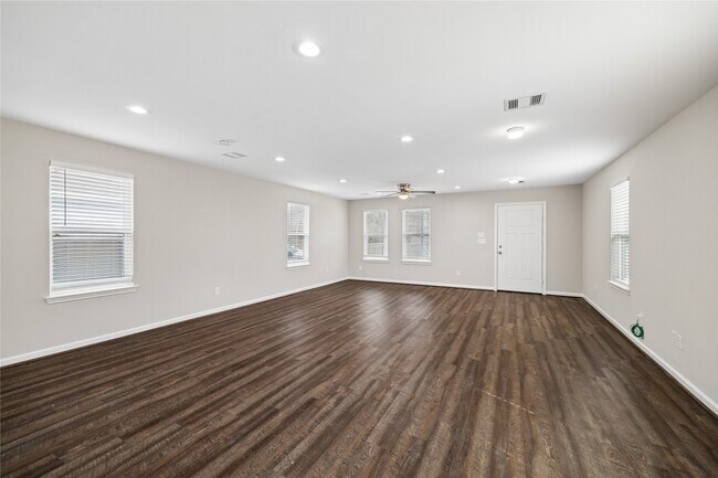 Foto del edificio - 3342 Simmons St