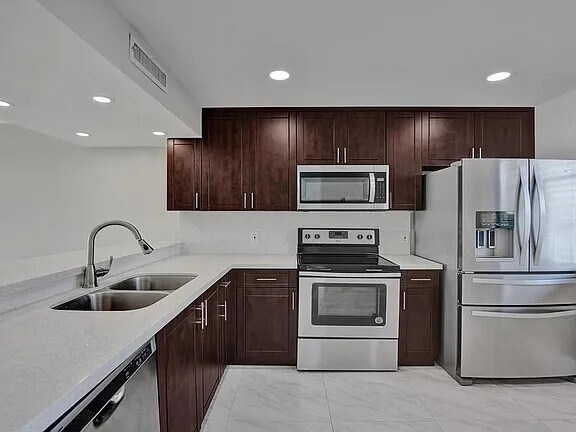 Foto del edificio - 1512 Whitehall Dr