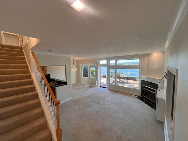 Building Photo - STUNNING 3 bed 2.5 bath Condo on the Colum...