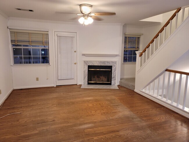 Sala de estar - 5712 Chapman Mill Dr