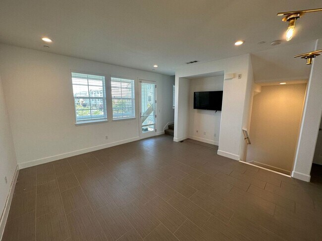 Foto del edificio - 3-Bedroom Condo with Modern Finishes and G...