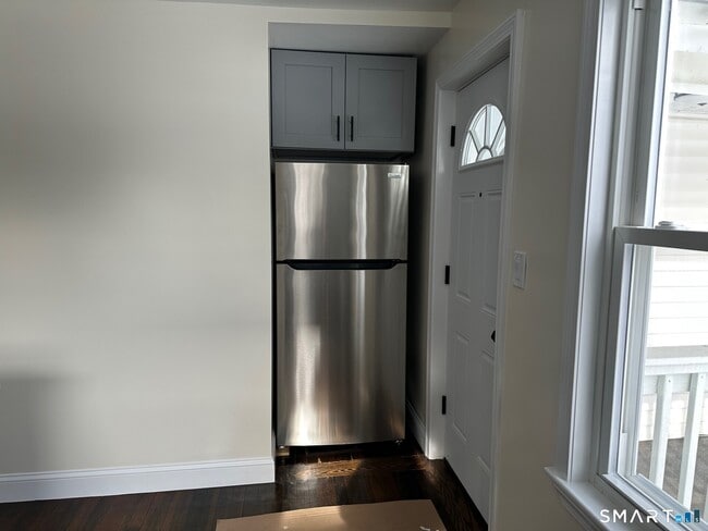 Building Photo - 713 S Main St