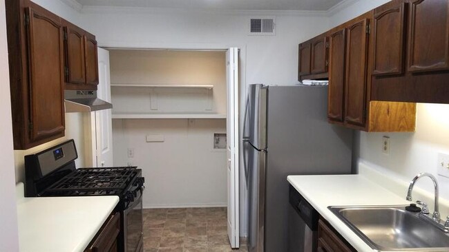 Building Photo - 301 Augusta Dr