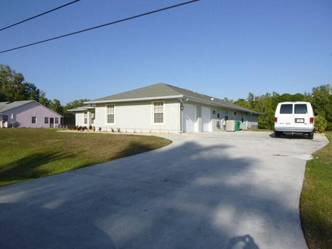 Photo - Very Nice Large 4/3/2 Home in Paar Estates