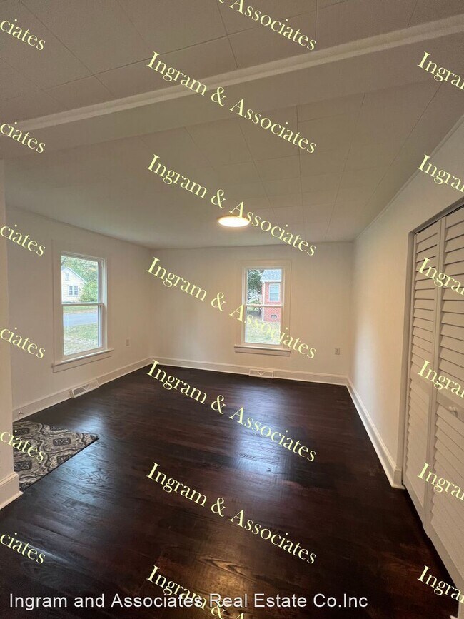 Building Photo - 2 br, 1 bath House - 1101 Blackstone Avenue
