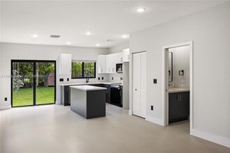 Building Photo - 116 NW 5th Ave