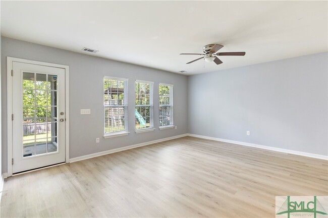 Foto del edificio - 47 Glenwood Ct
