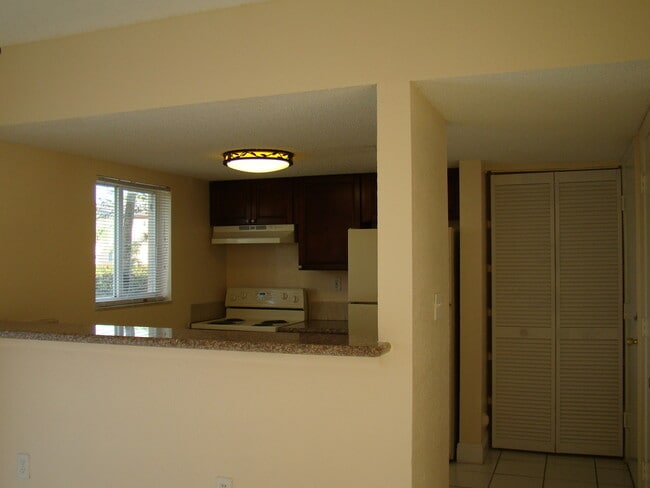 Foto del edificio - Limited-Time Offer: Get up to 3 Month FREE Rent – Lease Today!!