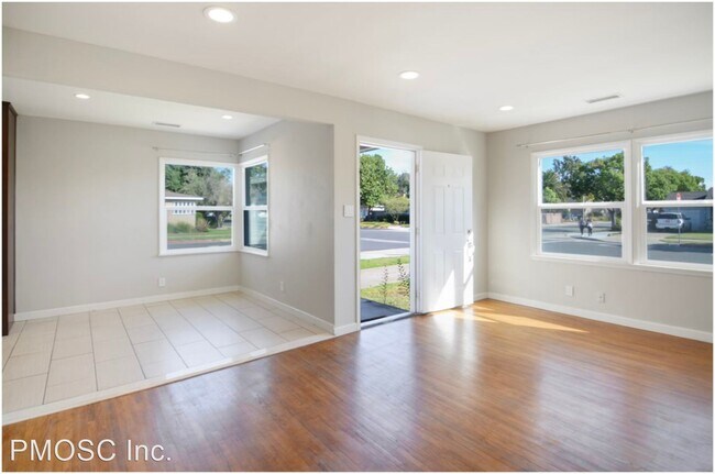 Building Photo - 3 br, 1 bath House - 241 E Everett Place