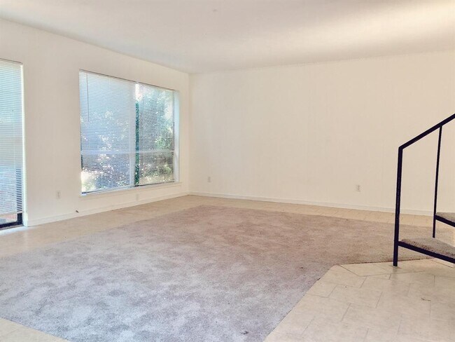 Building Photo - 12806 Pandora Dr