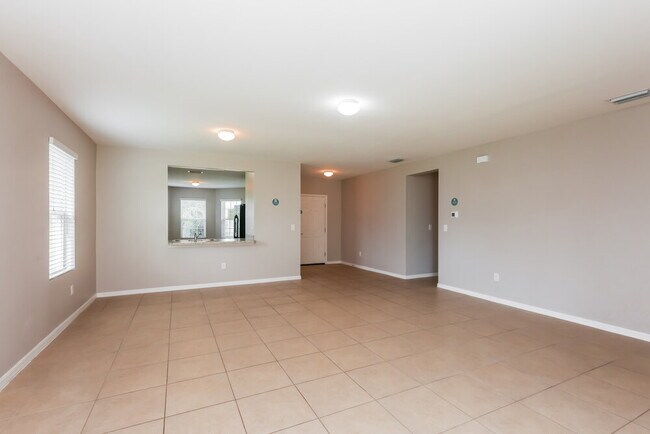 Building Photo - 417 SE 9th Pl