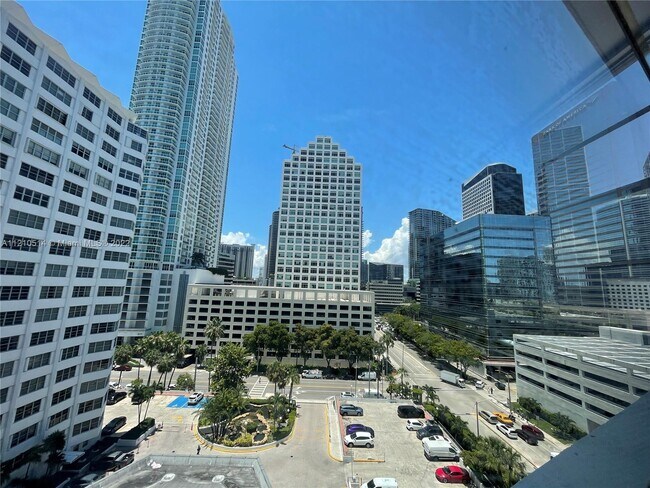 Foto del edificio - 801 Brickell Bay Dr