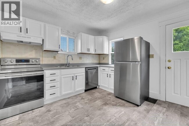 Building Photo - 928 Lacasse Blvd
