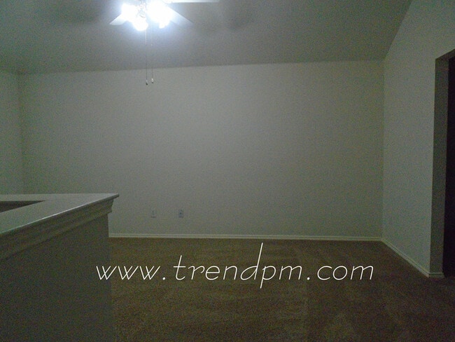 Building Photo - 1003 Willowbrook Cir