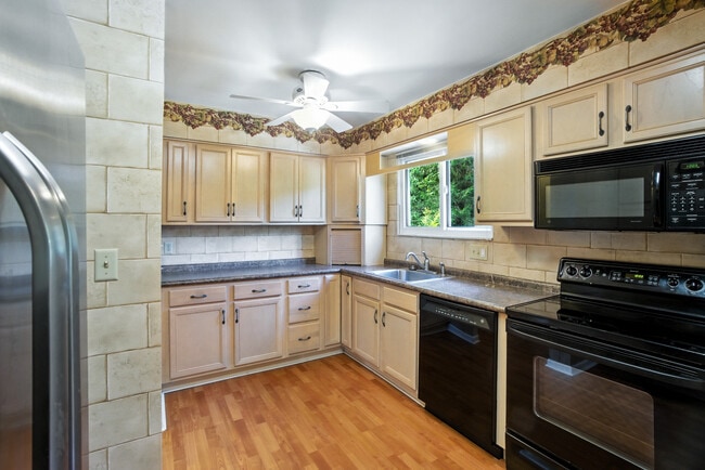 Building Photo - 560 Monticello Dr