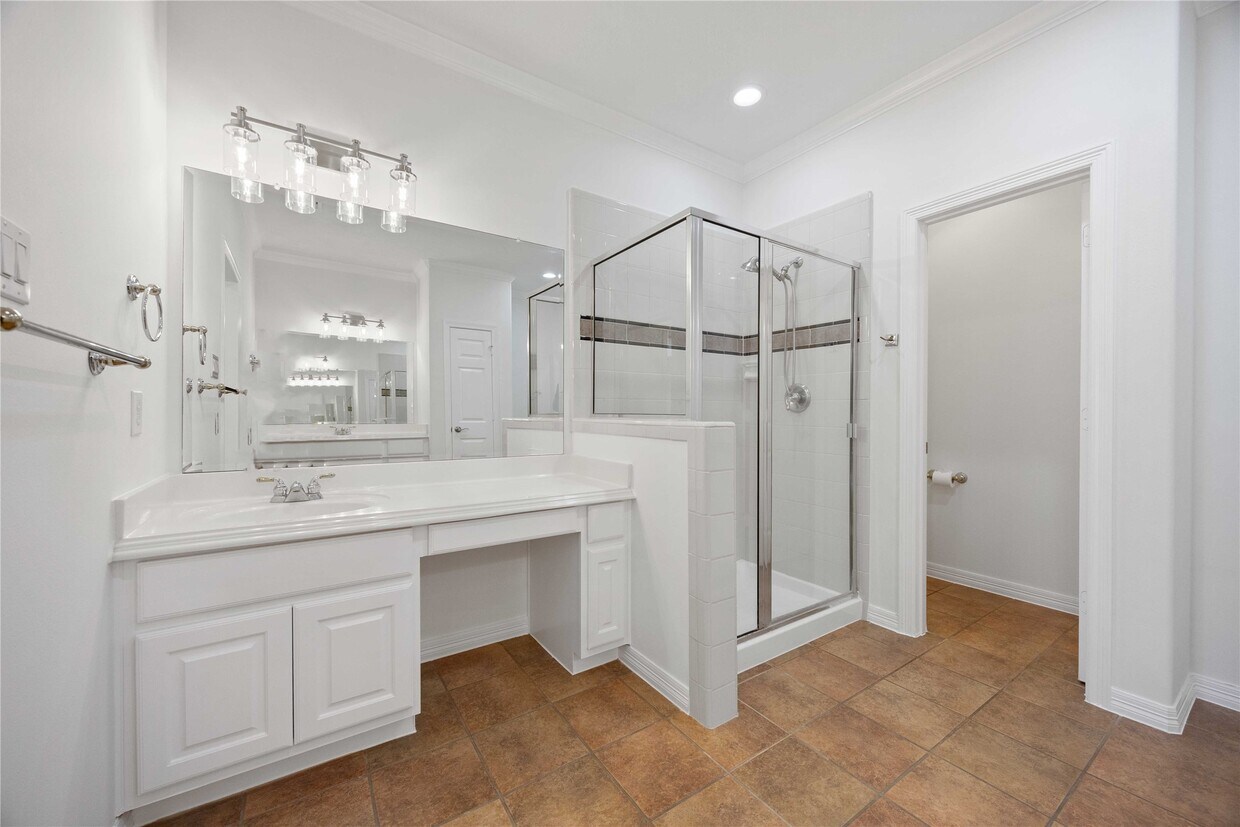 Building Photo - 2827 Briarhurst Park
