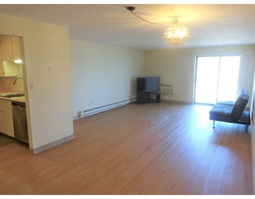 Foto del edificio - 1321 Worcester Rd