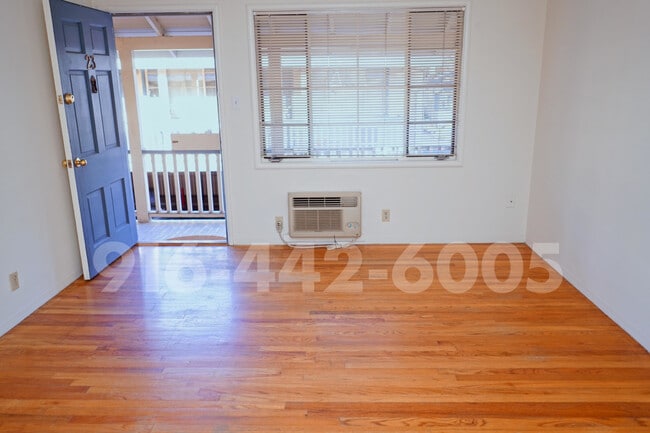 Building Photo - Kenwood Apartments 2426