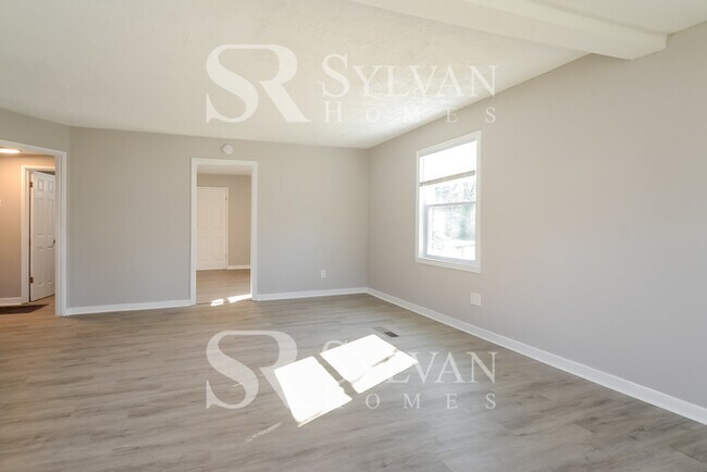 Building Photo - The living is easy in this lovely 2 bedroo...