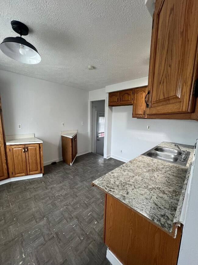 Foto del edificio - 14315 Tokay Ave