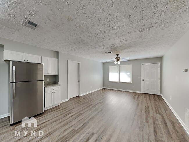 Building Photo - 242 Ashland Dr