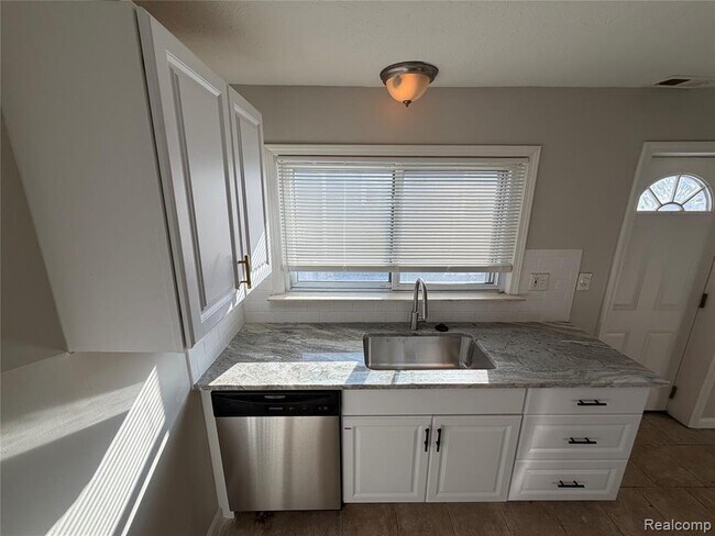 Foto del edificio - 22130 Cora Ave