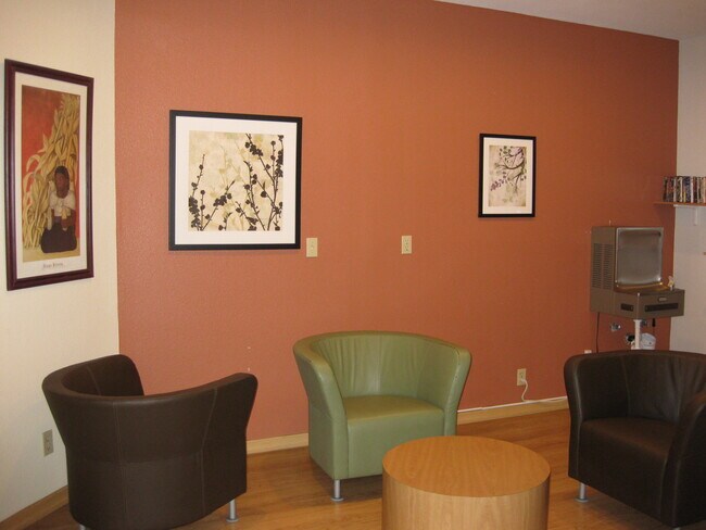 Foto del edificio - 8715 Burton Way - Urban Feel Charming 2 bed 2 bath